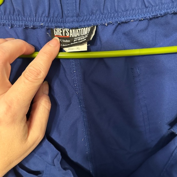 2 Grey’s Anatomy scrub sets “galaxy blue” - Picture 4 of 5